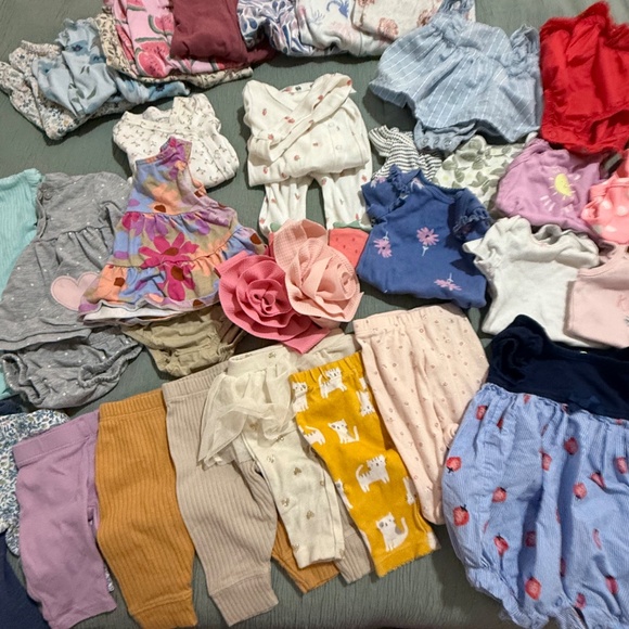 Lot of Newborn Girl clothing - Picture 3 of 4